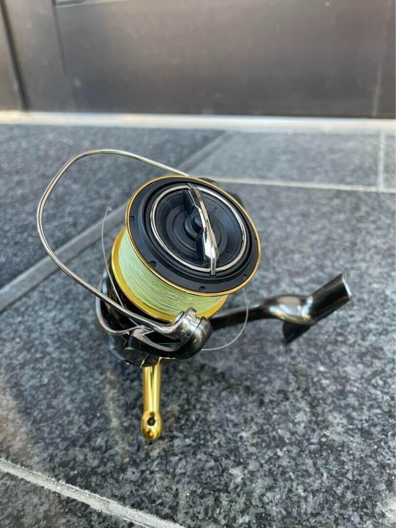 Shimano 20 TWIN POWER C5000XG Spinning Reel 260g Gear Ratio 6.2:1 F/S from Japan