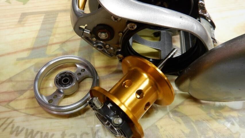 Shimano 07 METANIUM Mg7 RH Baitcasting Reel 170g Gear Ratio 7.0:1 F/S from Japan