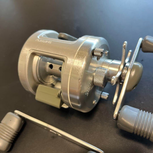 Shimano 92 CALCUTTA 200 Baitcast Reel Right Hand Gear Ratio 5.0:1 F/S from Japan