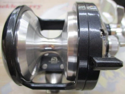 Shimano 20 TORIUM 2000HG R-H Baitcast Reel 555g Gear Ratio 6.2:1 F/S from Japan