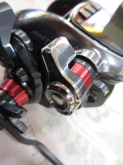 Shimano 18 PLAYS 3000 XP Electric Reel 690g Gear Ratio 3.9:1 F/S from Japan