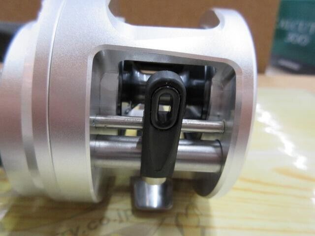 Shimano 13 CALCUTTA 300 Baitcast Reel Right Hand Gear Ratio 5.6:1 F/S from Japan