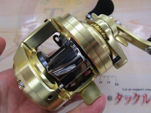 Shimano 18 OCEA CONQUEST CT 200 PG Right Handed Baitcasting Reel F/S from Japan