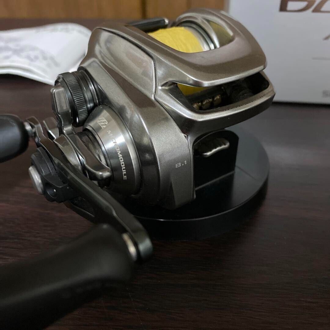 Shimano 18 BANTAM MGL XG R-H Baitcasting Reel Gear Ratio 8.1:1 F/S from Japan