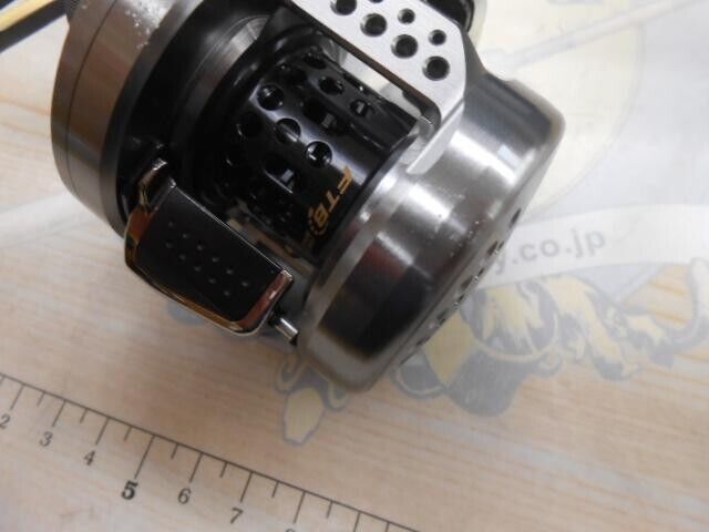 Shimano 17 CALCUTTA CONQUEST BFS HG 6.8:1 Baitcast Reel Left Hand F/S from Japan