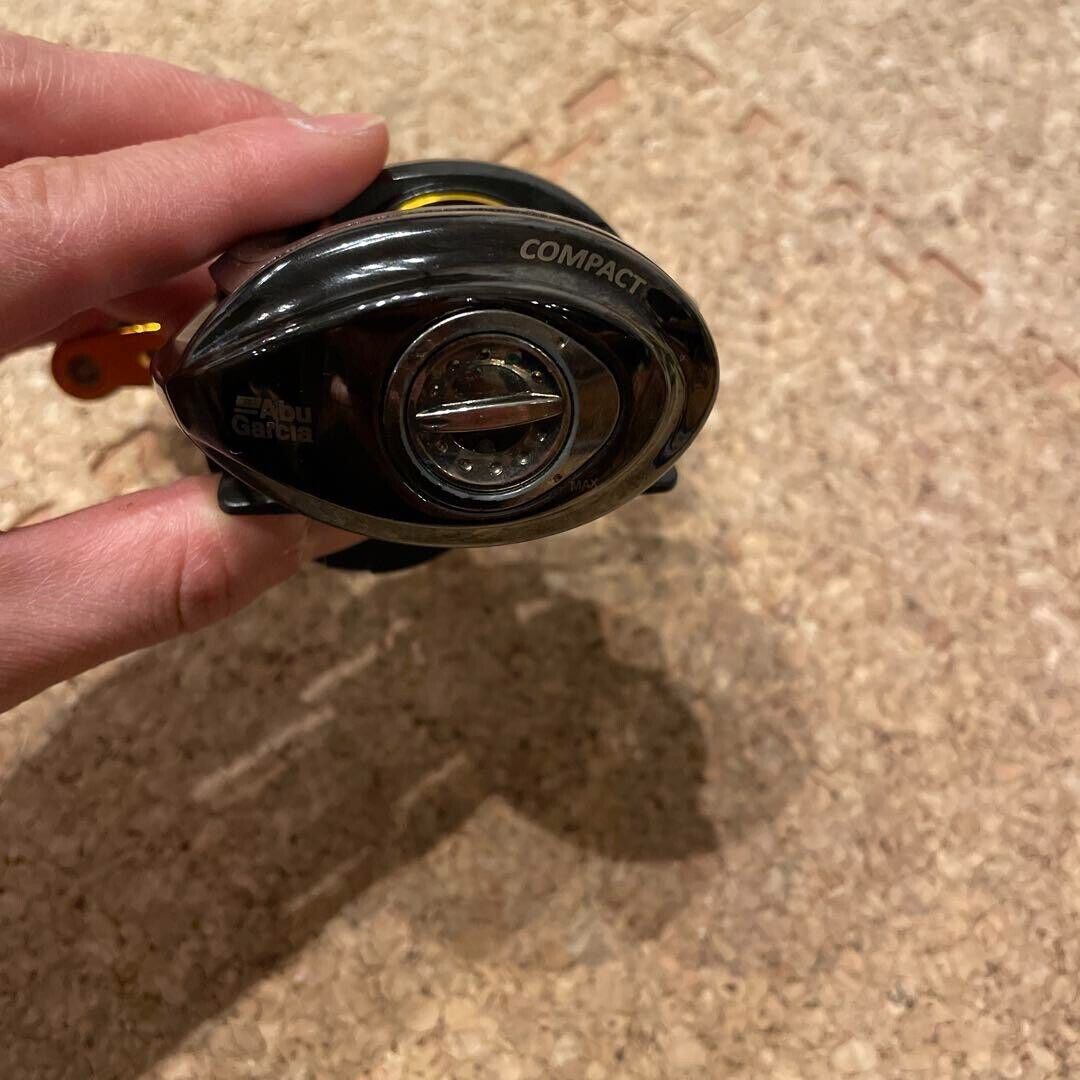 Abu Garcia REVO BIGSHOOTER COMPACT Baitcasting Reel Right handle F/S from Japan