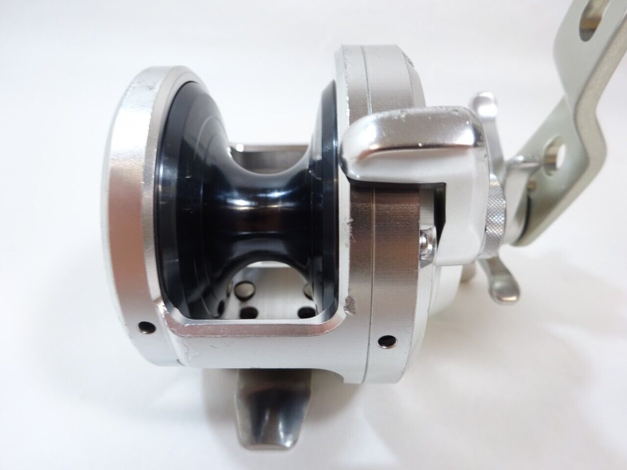 Shimano 11 OCEA JIGGER 2000NRHG Right Jigging Baitcasting Reel F/S from JAPAN