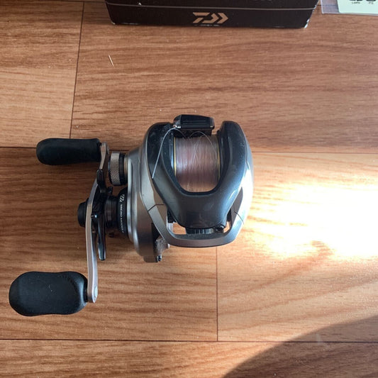 Shimano 13 METANIUM HG Right Handle Baitcast Reel Gear Ratio 7.4:1 F/S from JPN