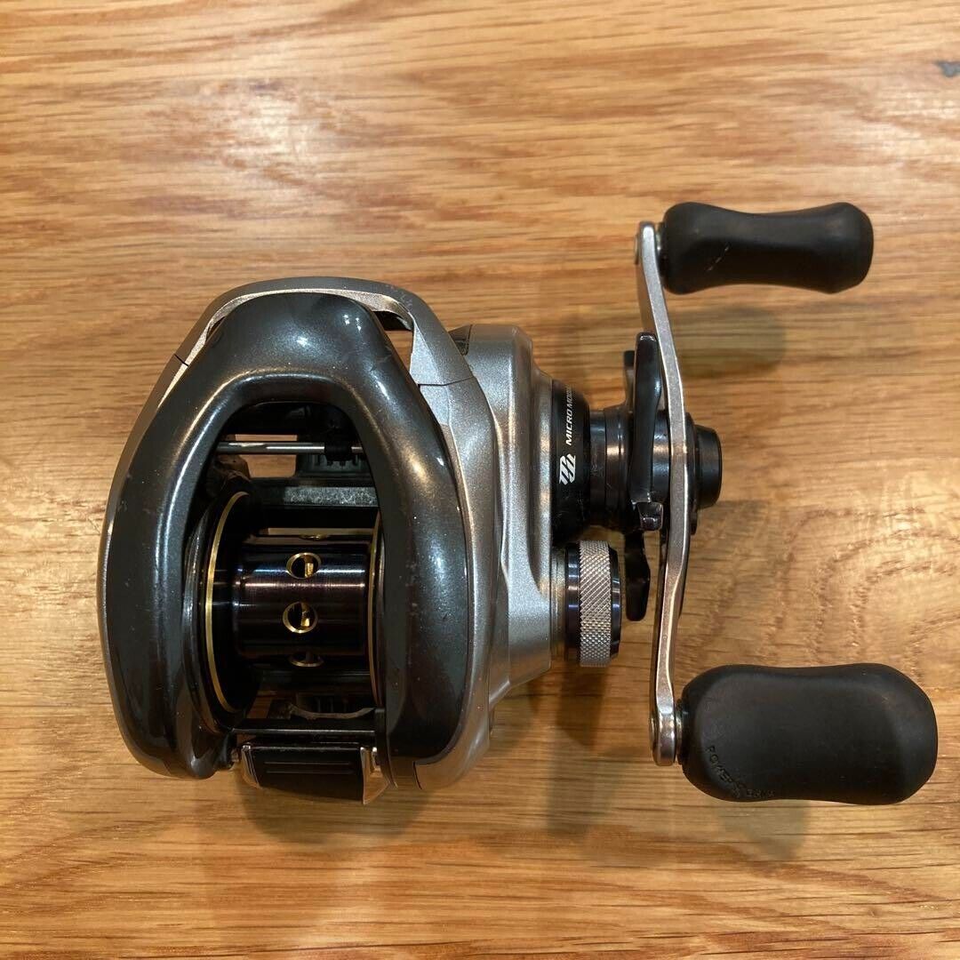 Shimano 13 METANIUM HG Right Handle Baitcasting Reel Gear Ratio 7.4:1 F/S Japan