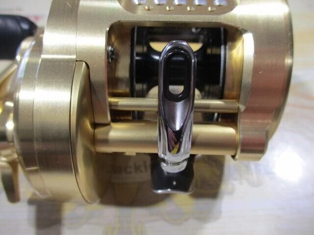 Shimano 15 CALCUTTA CONQUEST 300 Right Handle Baitcasting Reel F/S from Japan