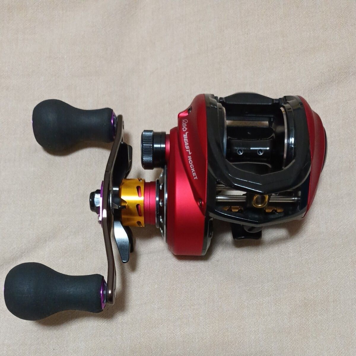 Abu Garcia REVO BEAST ROCKET 40 Right-handed Bait Reel Gear 9.2:1 F/S from Japan