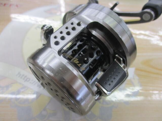 Shimano 17 CALCUTTA CONQUEST BFS HG Baitcasting Reel Right Hand F/S from Japan