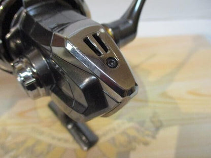 Shimano 19 STRADIC C3000HG Spinning Reel Gear Ratio 6.0:1 225g F/S from Japan
