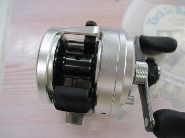 Shimano 12 CALCUTTA 200 Baitcast Reel Right Handle Gear Ratio 5.7:1 F/S from JPN