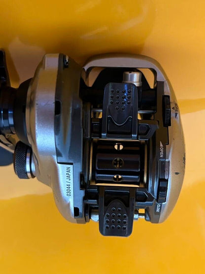 Shimano 13 METANIUM Baitcasting Reel Right Hand Gear Ratio 6.2:1 F/S from Japan