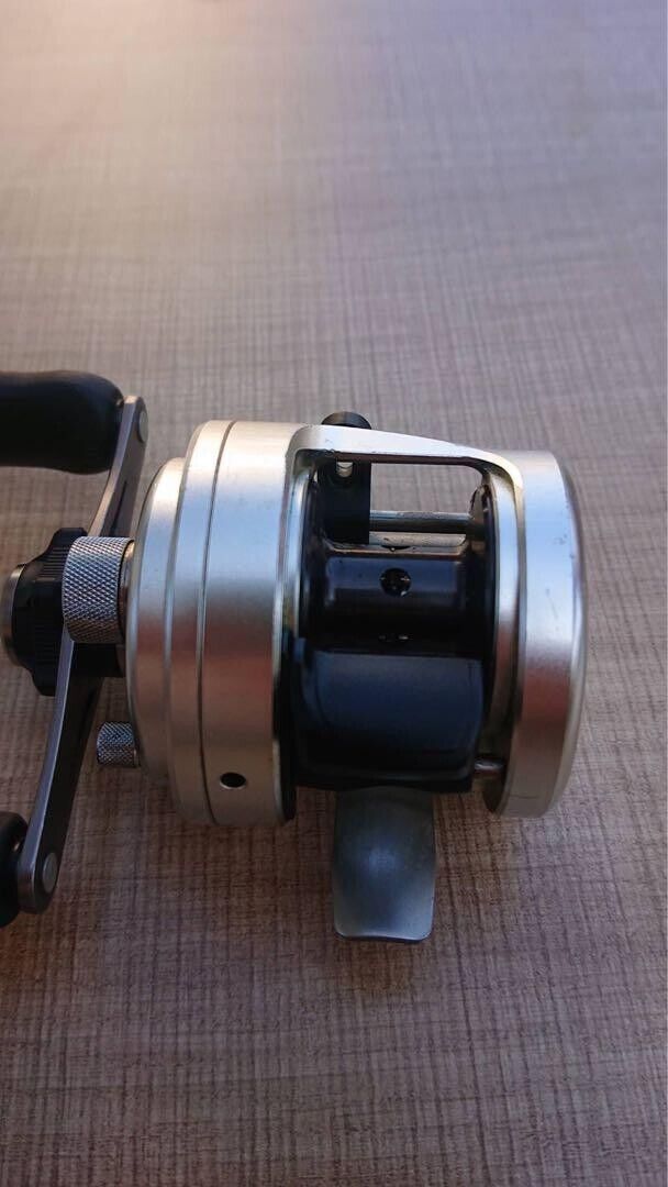 Shimano 12 CALCUTTA 101 LEFT Baitcasting Reel Gear Ratio 5.9:1 F/S from Japan