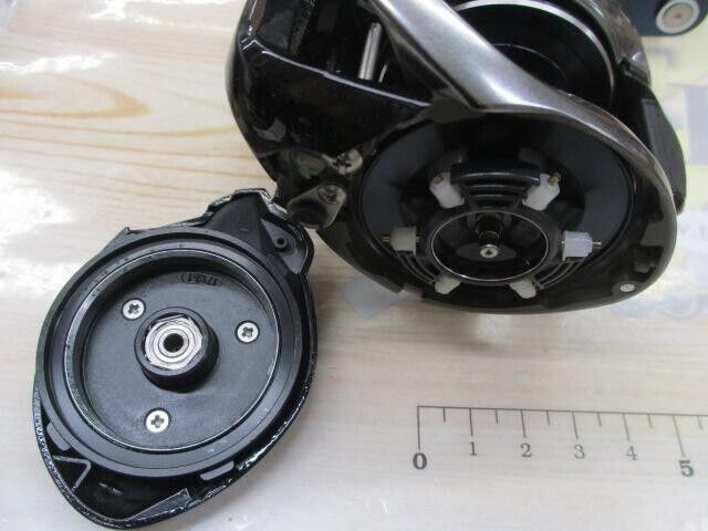 Shimano Baitcast Reel 17 GRAPPLER 300 HG Right Handle Gear 6.2:1 F/S from Japan