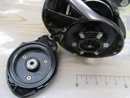 Shimano Baitcast Reel 17 GRAPPLER 300 HG Right Handle Gear 6.2:1 F/S from Japan