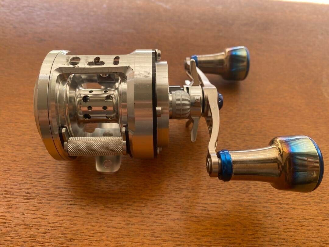 Daiwa MEGABASS MONOBLOCK 100XR 5.8 Right Handle Baitcasting Reel F/S from Japan