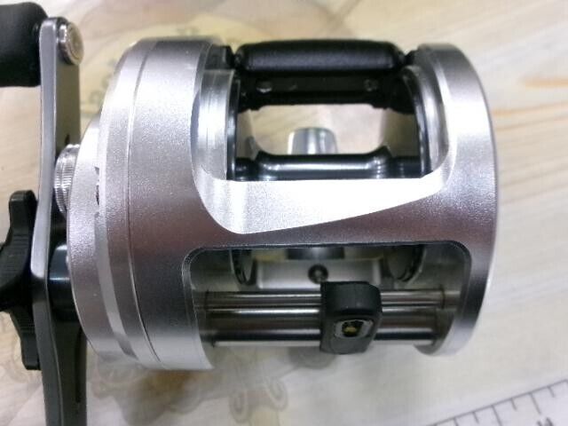 Shimano 13 Calcutta 400 Baitcast Reel Right Hand Gear Ratio 5.1:1 F/S from Japan