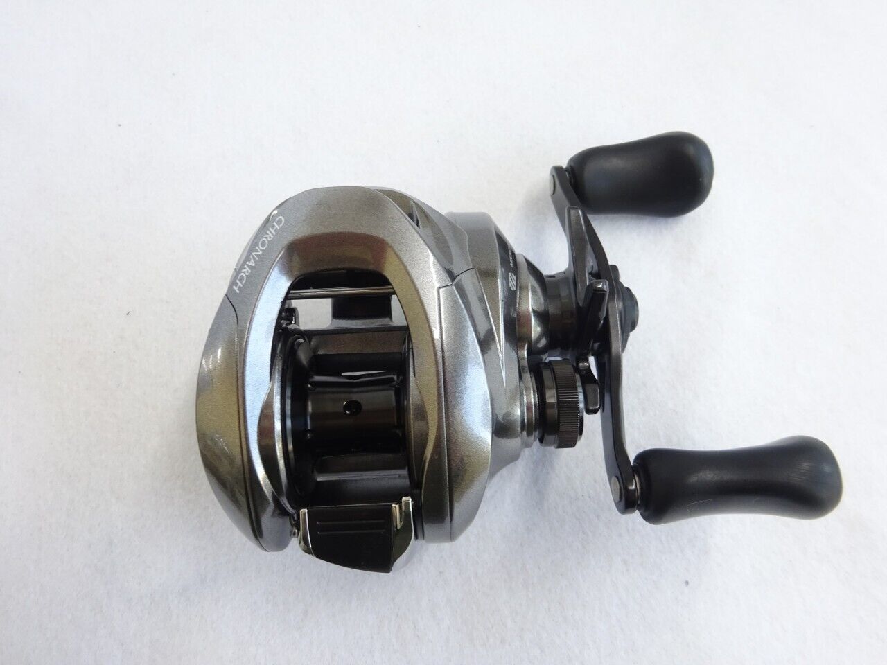 Shimano 17 CHRONARCH MGL 150XG 8.1:1 Right Handle Baitcast Reel F/S from Japan