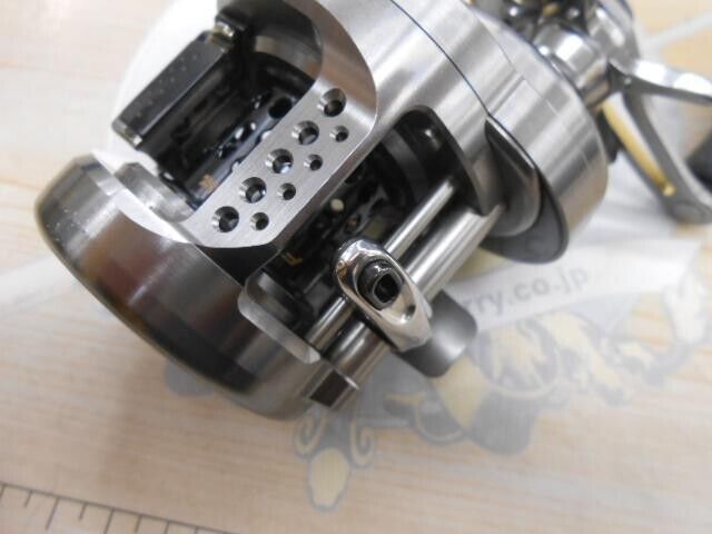 Shimano 17 CALCUTTA CONQUEST BFS HG 6.8:1 Baitcast Reel Left Hand F/S from Japan