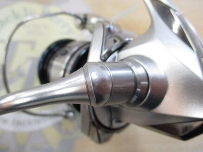 Shimano 19 STRADIC C2000SHG Spinning Reel Gear Ratio 6.0:1 185g F/S from Japan