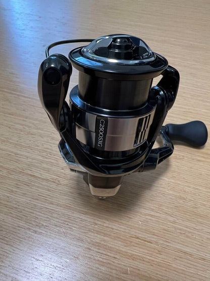 Shimano 23 VANQUISH C2500SXG Spinning Reel Gear Ratio 6.3:1 150g F/S from Japan