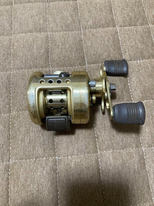 Shimano CALCUTTA 50XT Right Handle Baitcasting Reel Gear Ratio 5.0:1 F/S Japan