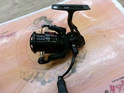 Daiwa 18Tatula LT2500S-XH Spinning Reel Fishing from Japan