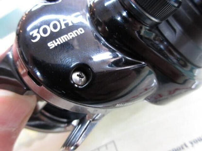 Shimano Baitcast Reel 17 GRAPPLER 300 HG Right Handle Gear 6.2 F/S from Japan