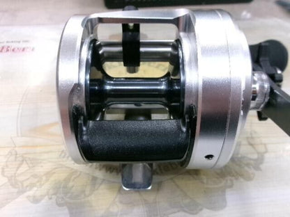 Shimano 13 CALCUTTA 400D Baitcasting Reel 335g Gear Ratio 5.1:1 F/S from Japan