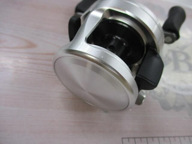 Shimano 12 CALCUTTA 200 Baitcast Reel Right Handle Gear Ratio 5.7:1 F/S from JPN