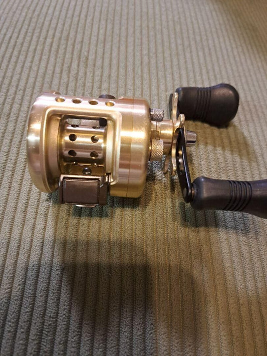 Shimano CALCUTTA 50XT Right Hand Baitcasting Reel Gear Ratio 5.0:1 F/S from JPN