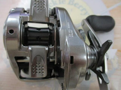 Shimano 18 Bantam MGL XG Right Handle Bait Reel Gear Ratio 8.1:1 F/S from Japan