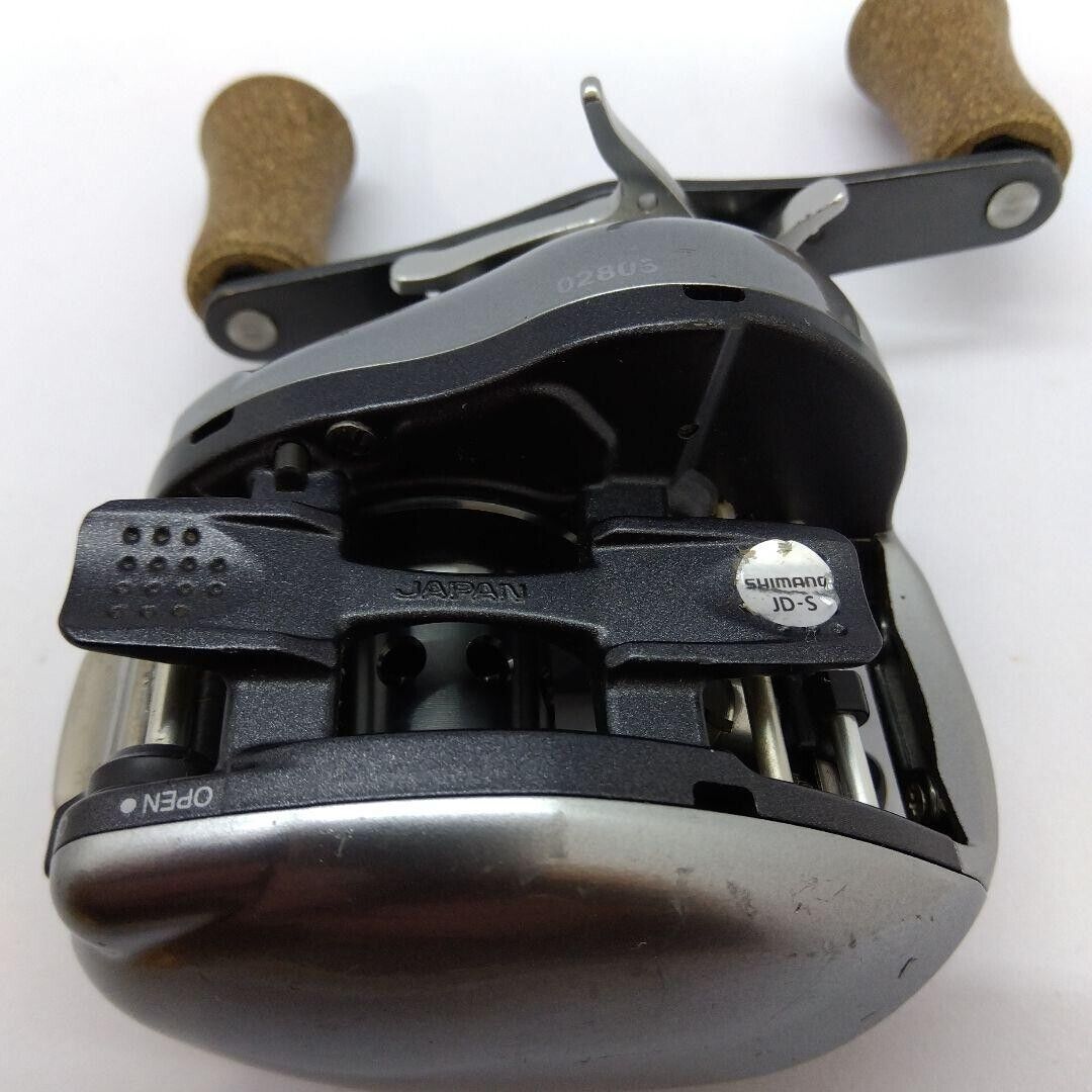 Shimano 11 Metanium Mg7 V2 7.0:1 Right Handle Baitcasting Reel F/S from Japan