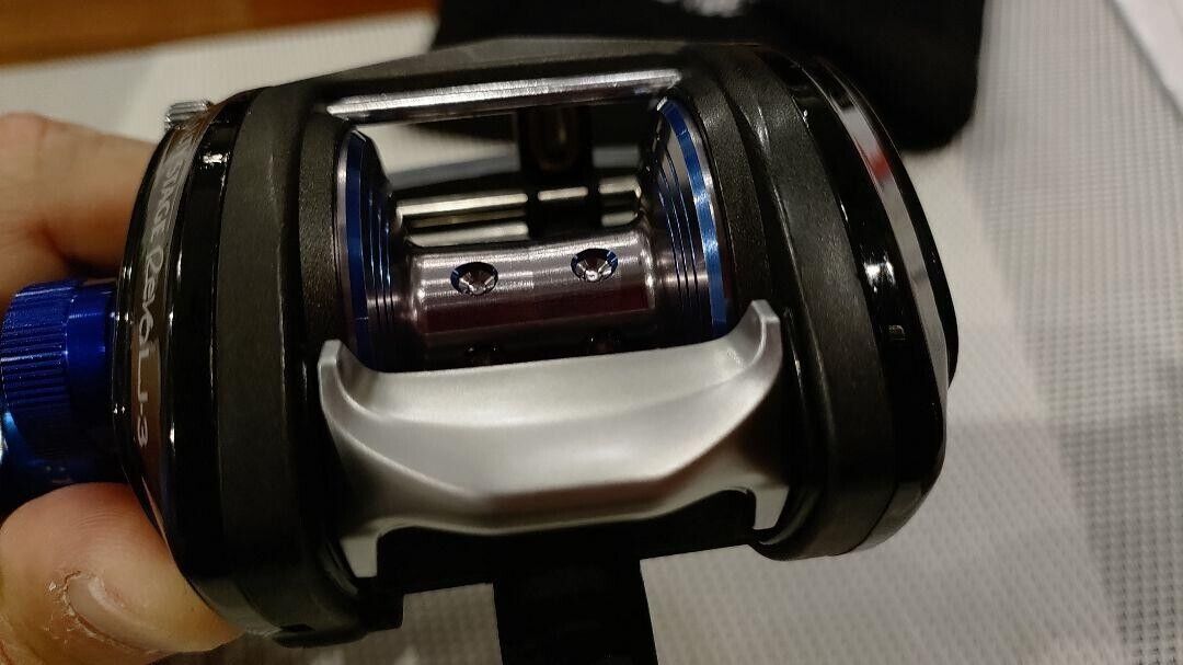 Abu Garcia Baitcast Reel SALTY STAGE REVO LJ-3 Left Handle Gear 7.1:1 F/S Japan