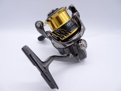 Shimano 20 TWIN POWER C2000SHG Spinning Reel Gear Ratio 6.1:1 F/S from Japan