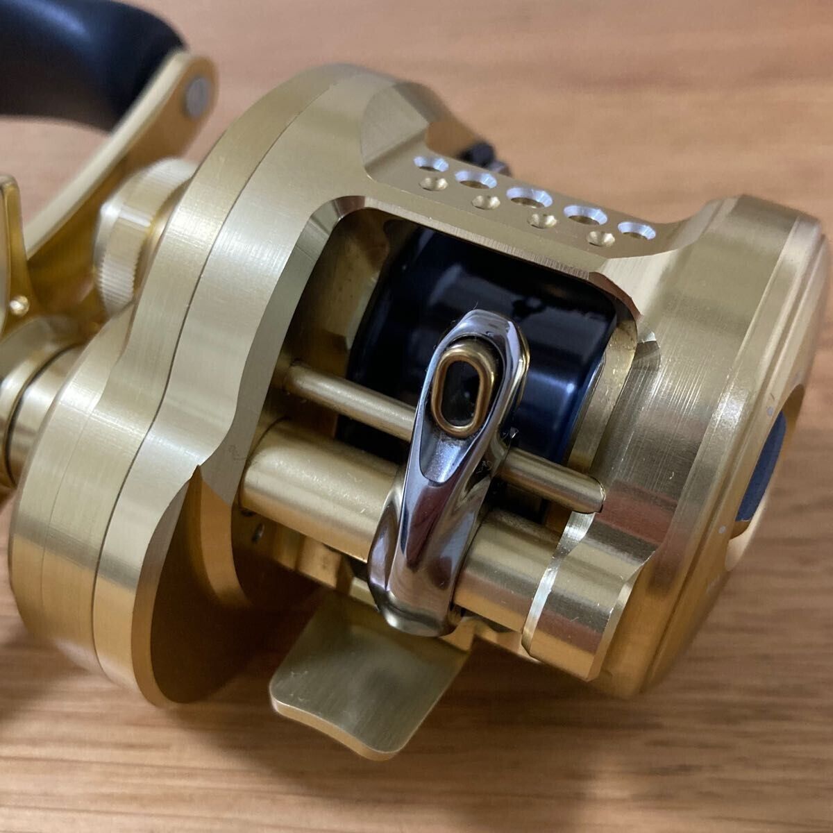 Shimano 21 CALCUTTA CONQUEST 100HG Baitcasting Reel Gear Ratio 7.4:1 F/S from JP