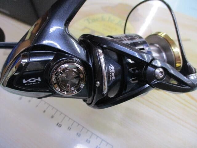 Shimano 17 TWIN POWER XD C3000XG Spinning Reel Gear Ratio 6.4:1 F/S from Japan