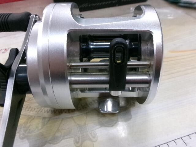 Shimano 13 CALCUTTA 400D Baitcasting Reel 335g Gear Ratio 5.1:1 F/S from Japan