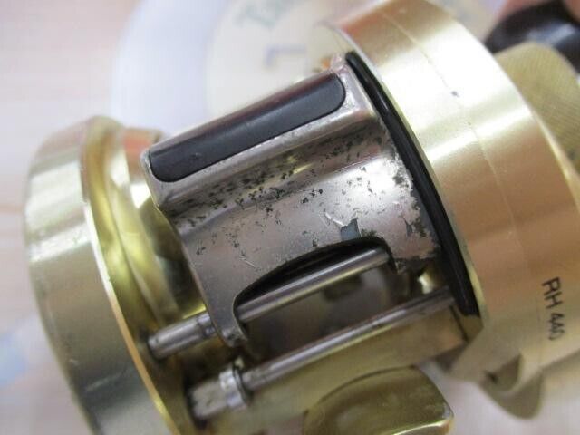 Shimano 00 Calcutta Conquest 200 Baitcasting Reel RH Free Shipping from Japan
