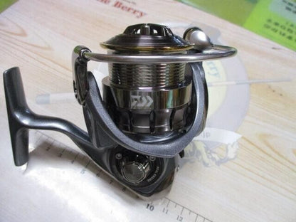 Daiwa 15 LUVIAS 2506 Spinning Reel Gear Ratio 4.8:1 Weight 200g F/S from Japan