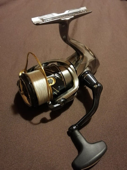 Shimano 16 VANQUISH 3000HGM Spinning Reel 210g Gear Ratio 5.8:1 F/S from Japan