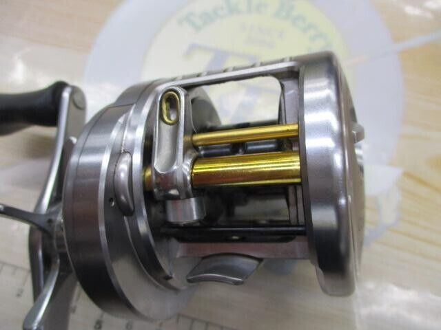 Shimano 09 CALCUTTA CONQUEST 200DC Right Handle Baitcasting Reel F/S from Japan