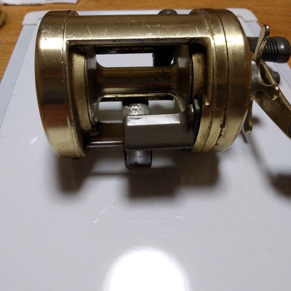 Shimano Calcutta 400 Bait Casting Reel 320g Gear Ratio 4.7:1 F/S from Japan