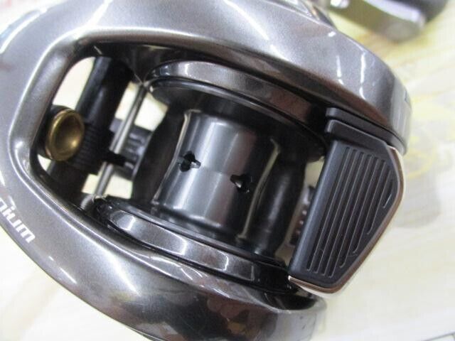 Shimano 23 METANIUM 100XG R-H Baitcasting Reel Gear Ratio 8.1:1 F/S from Japan