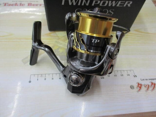 SHIMANO 20 Twin Power C2000S Spinning Reel Basic Model Light Salt Fishing Japan