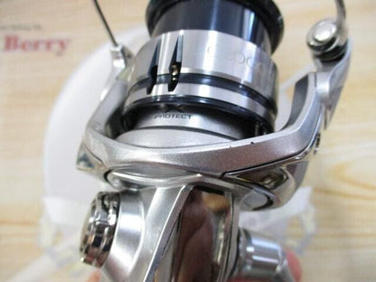 Shimano 19 STRADIC C2000SHG Spinning Reel Gear Ratio 6.0:1 185g F/S from Japan