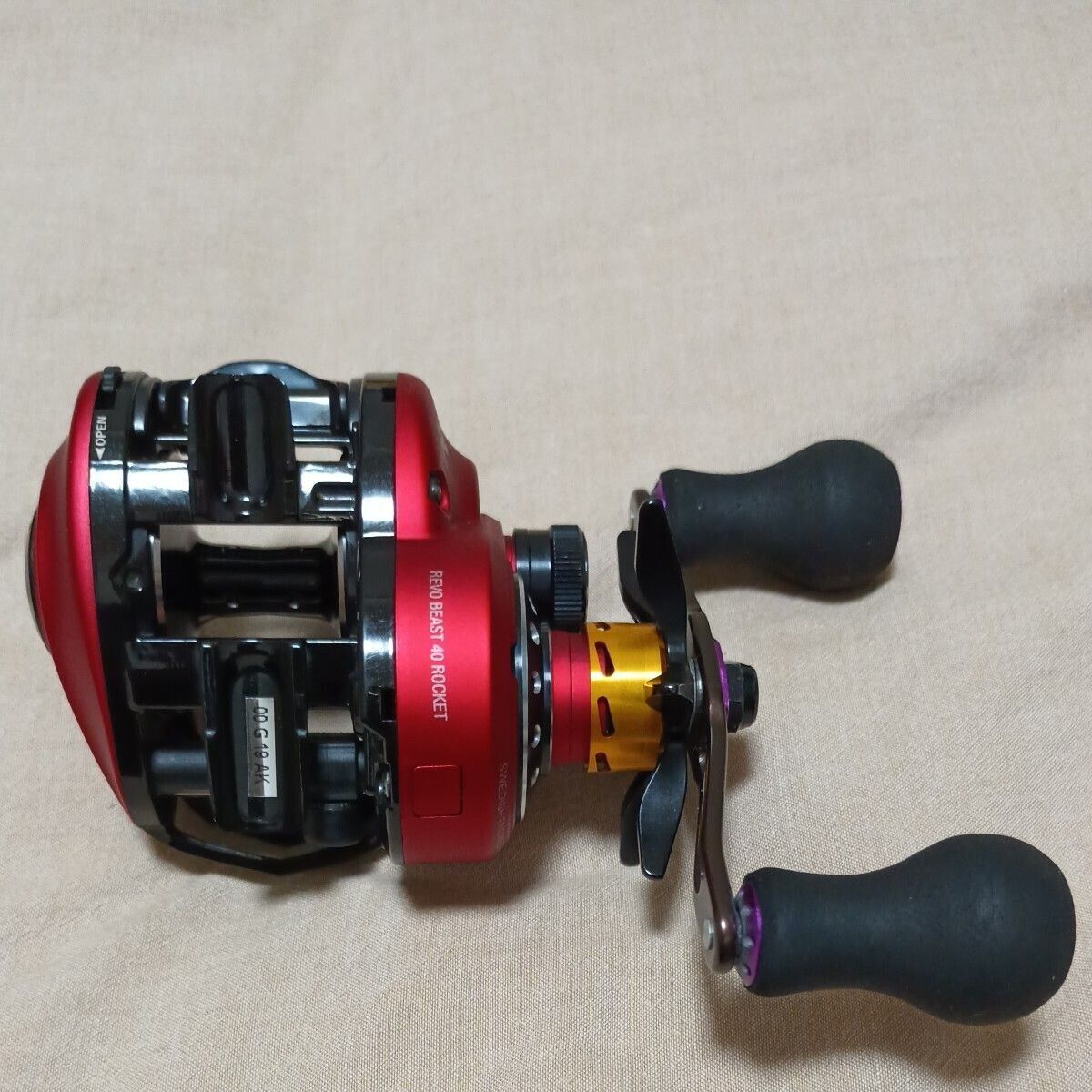 Abu Garcia REVO BEAST ROCKET 40 Right-handed Bait Reel Gear 9.2:1 F/S from Japan